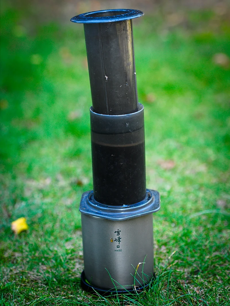 Snow Peak H450 스태킹 컵과 AeroPress 실물